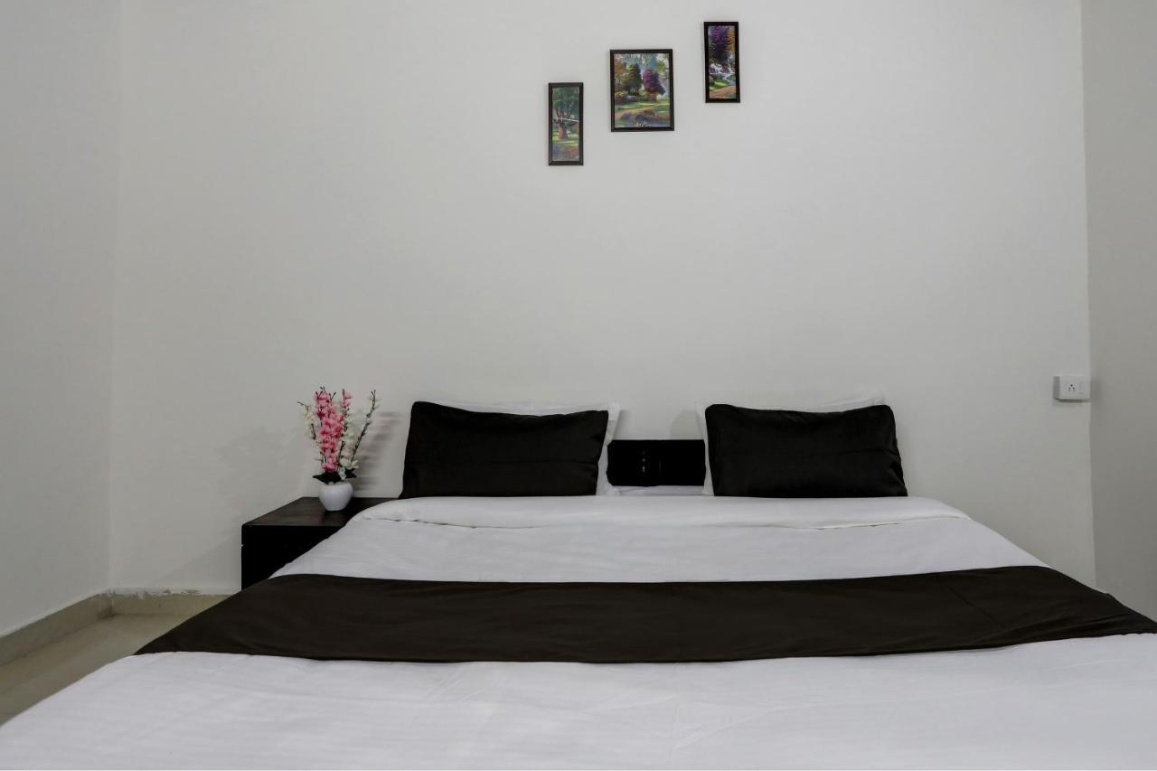 Hotel O The Royal Villa New Delhi Exterior photo
