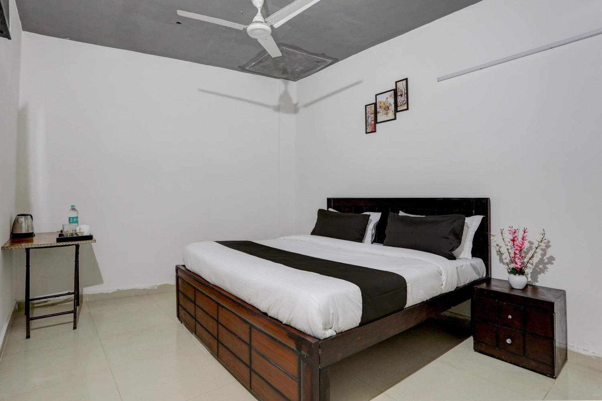Hotel O The Royal Villa New Delhi Exterior photo