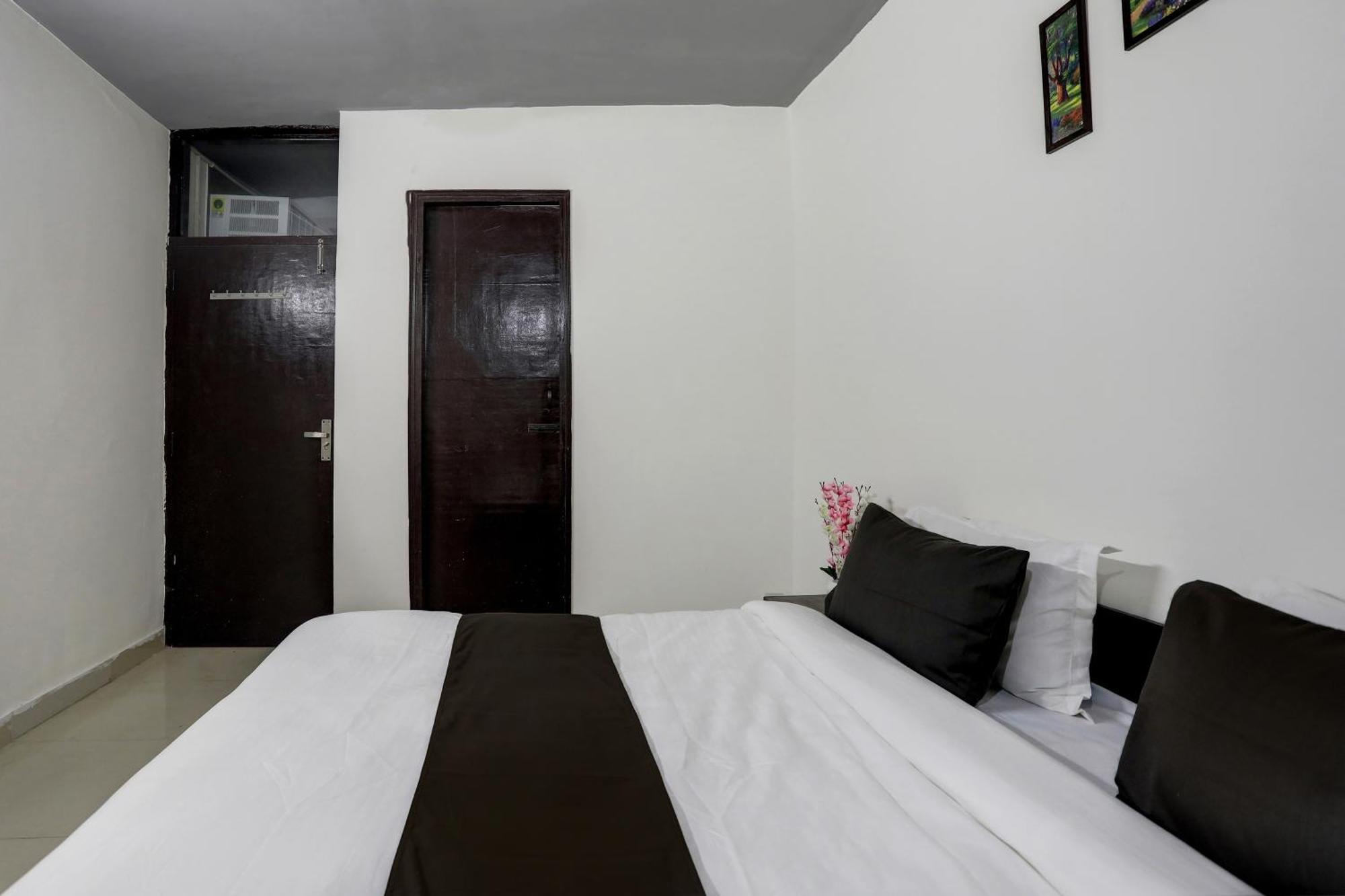 Hotel O The Royal Villa New Delhi Exterior photo
